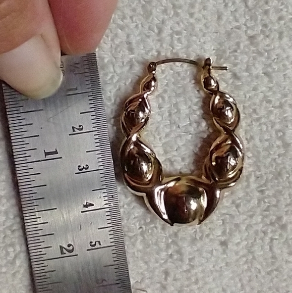 Goldtone puffy decorative wire earrings - Picture 4 of 4